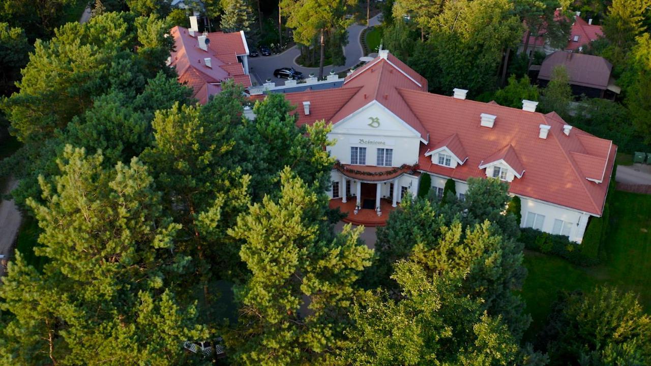 Отель Basniowa Вышкув Экстерьер фото